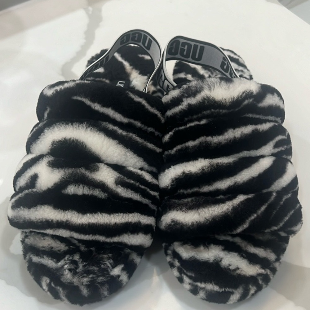 UGG-slippers size 8